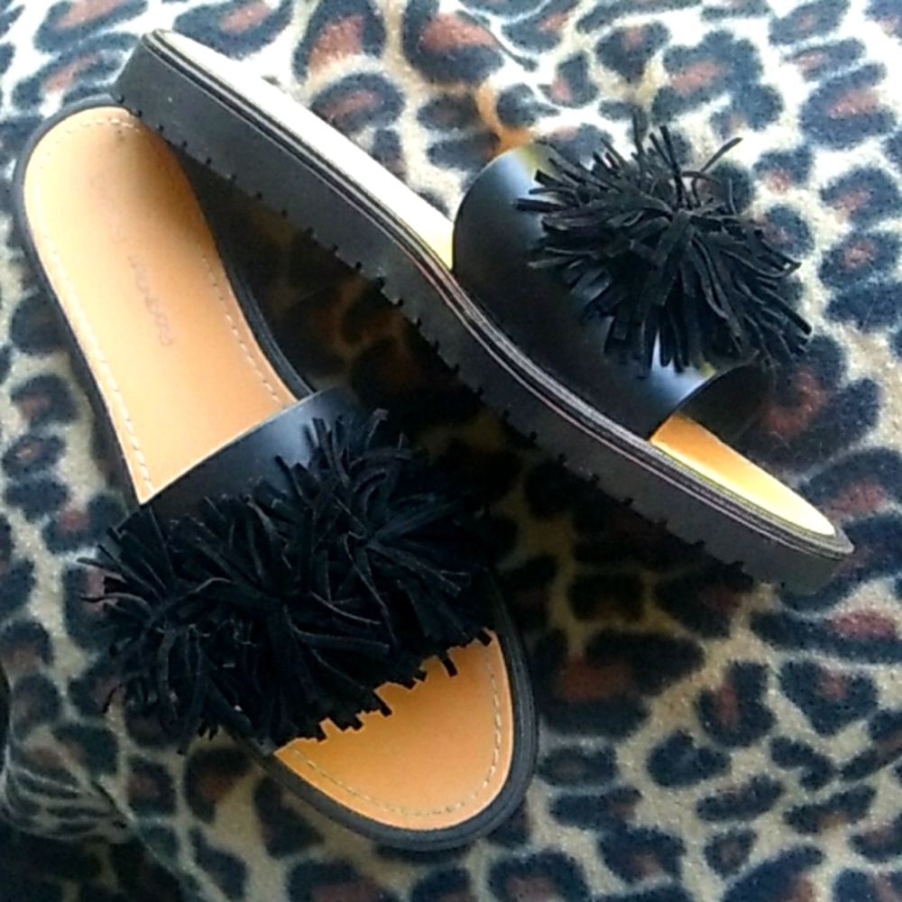 Fringed black slides